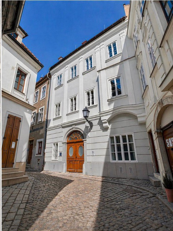 Zámočnícka 9 today, the restored facade